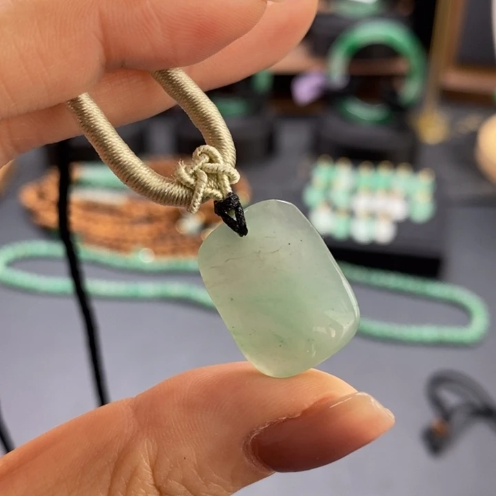 石英质玉颈饰未镶嵌