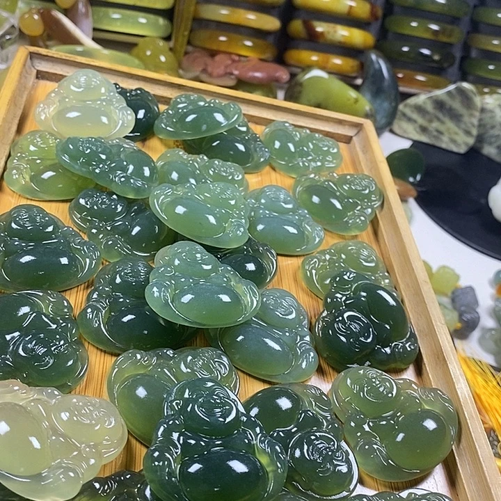 静***道蛇纹石玉未镶嵌颈饰