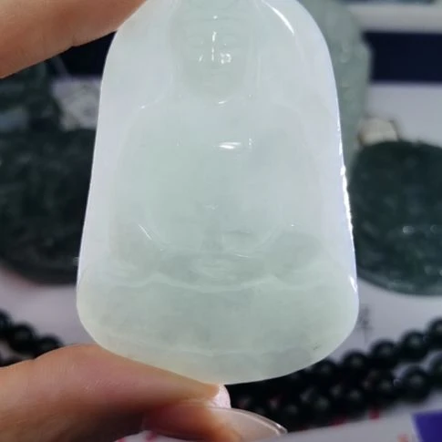 翡翠颈饰未镶嵌天然的A货翡翠
