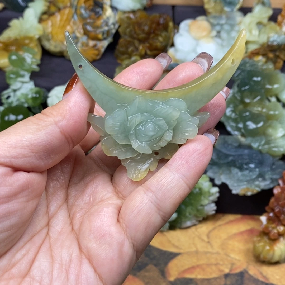 蛇纹石玉颈饰未镶嵌恋****蛋微瑕