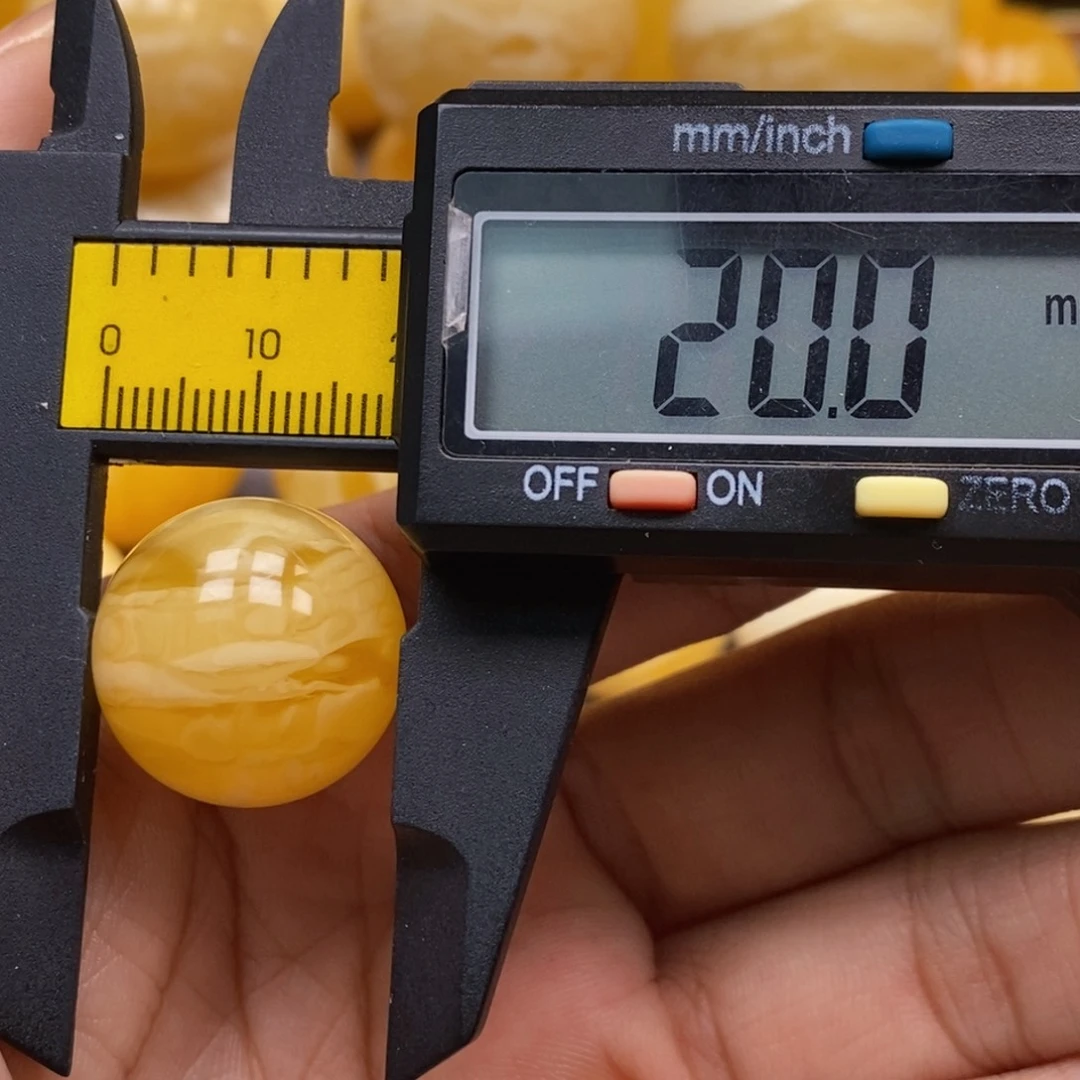 蜜蜡未镶嵌珠宝奇石