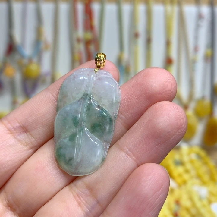 颈饰18K金镶嵌翡翠叶子