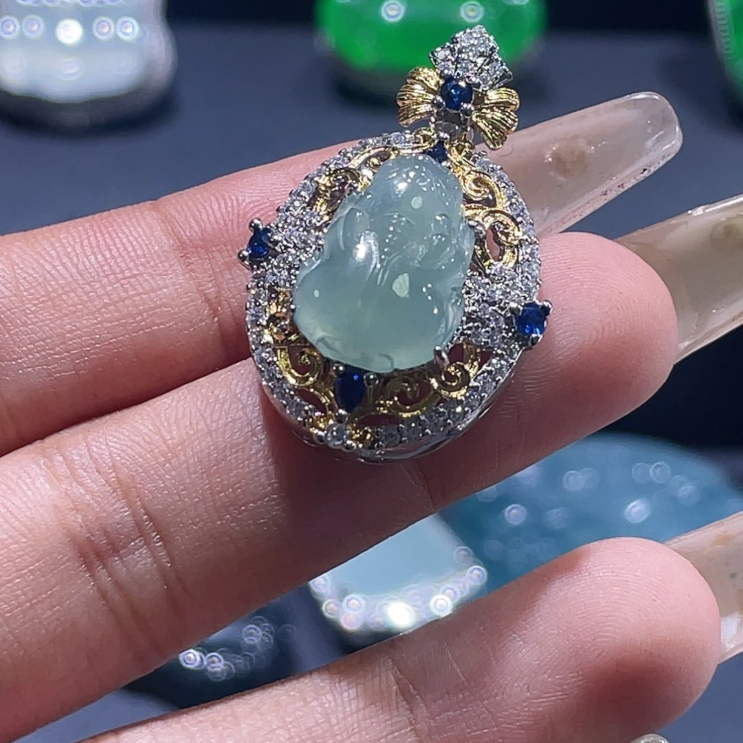 翡翠未镶嵌颈饰貔貅