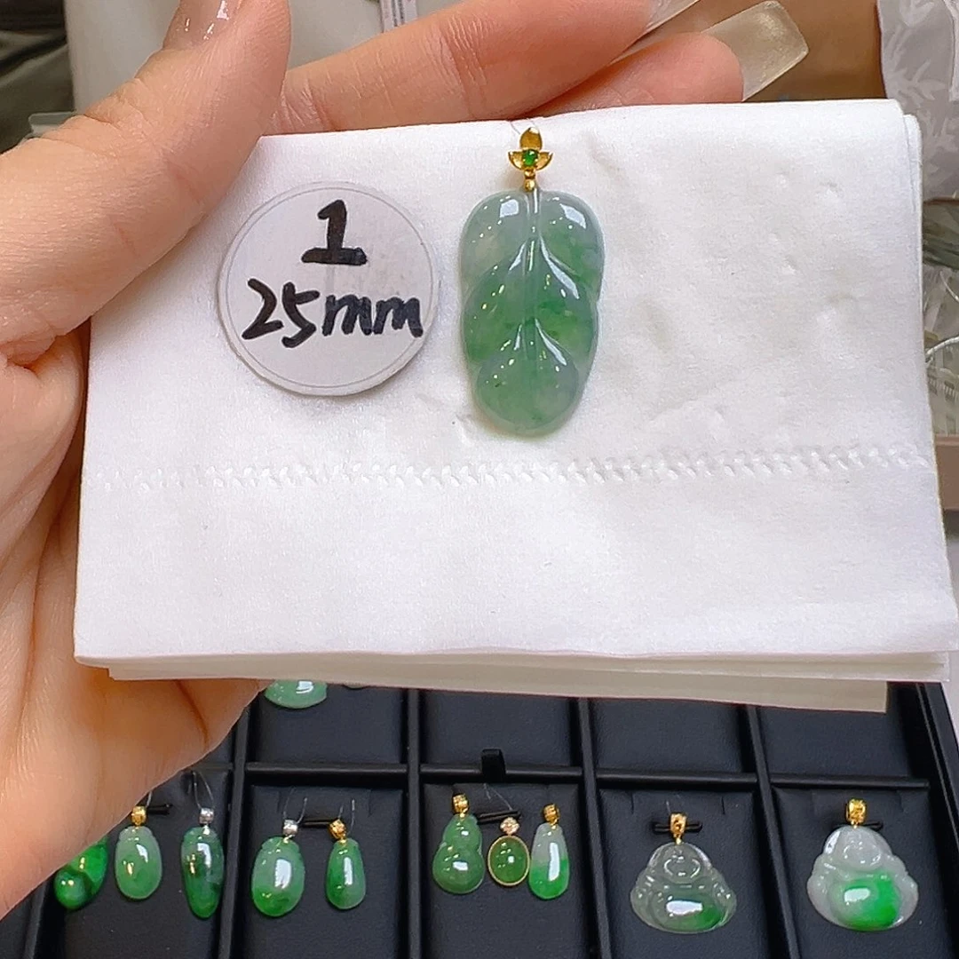 翡翠颈饰18K金镶嵌翡翠