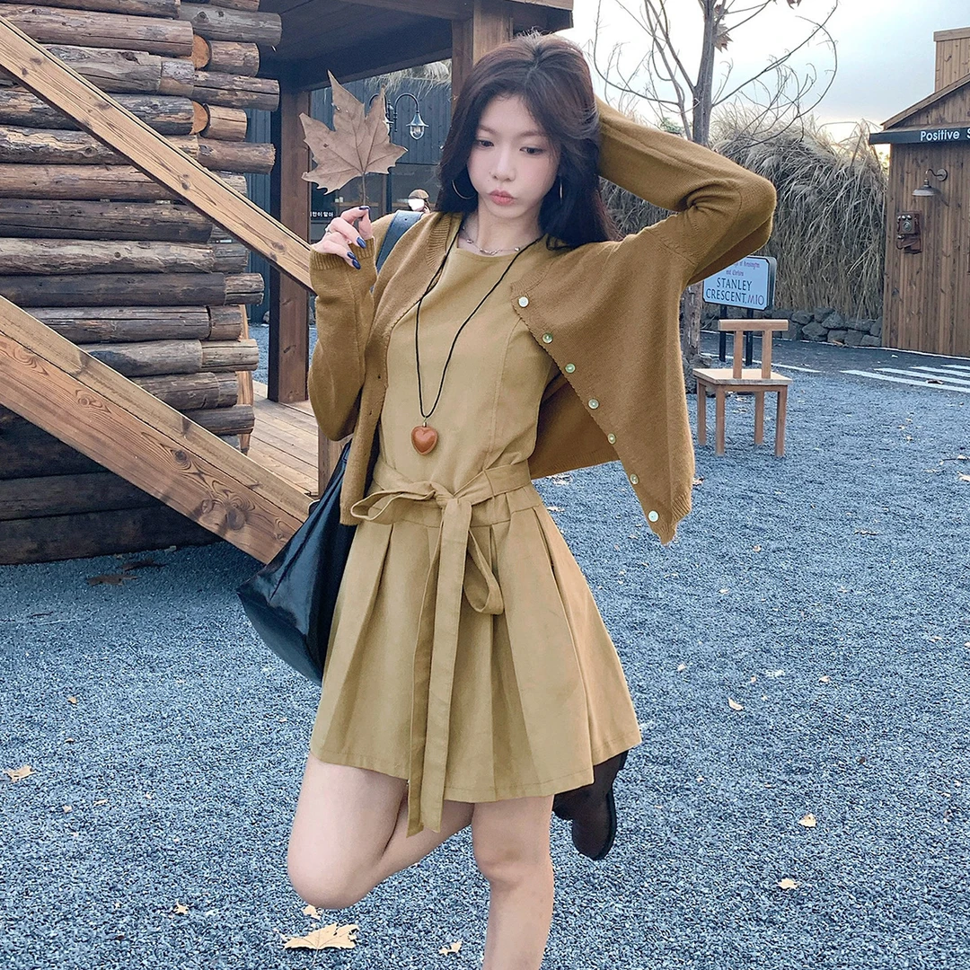 法式复古高级感无袖背心连衣裙子女秋装新款小个子韩系穿搭一整套