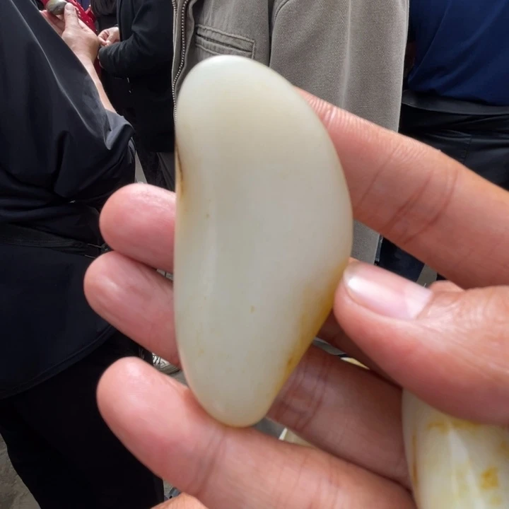 和田玉（糖玉）未镶嵌珠宝半成品