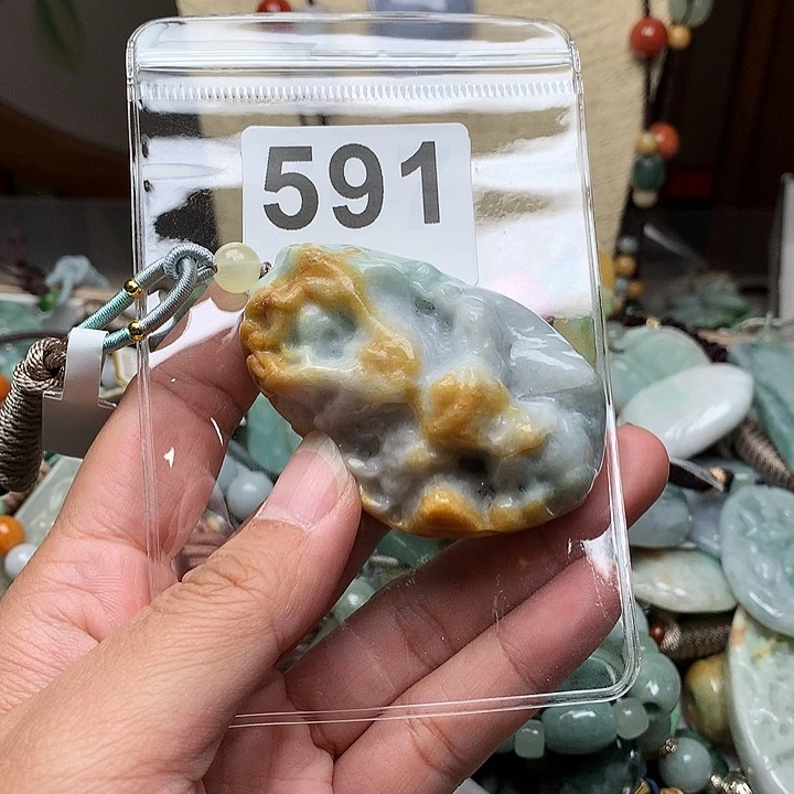 翡翠颈饰未镶嵌中****女翡翠