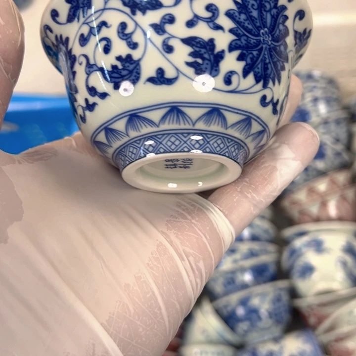 瓷片白青花缠枝莲压的杯全品