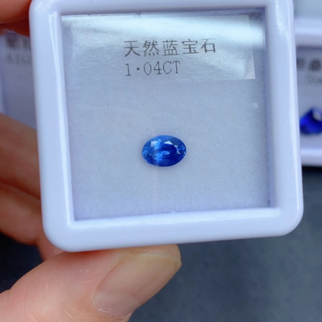 蓝宝石1.04克拉裸石未镶嵌