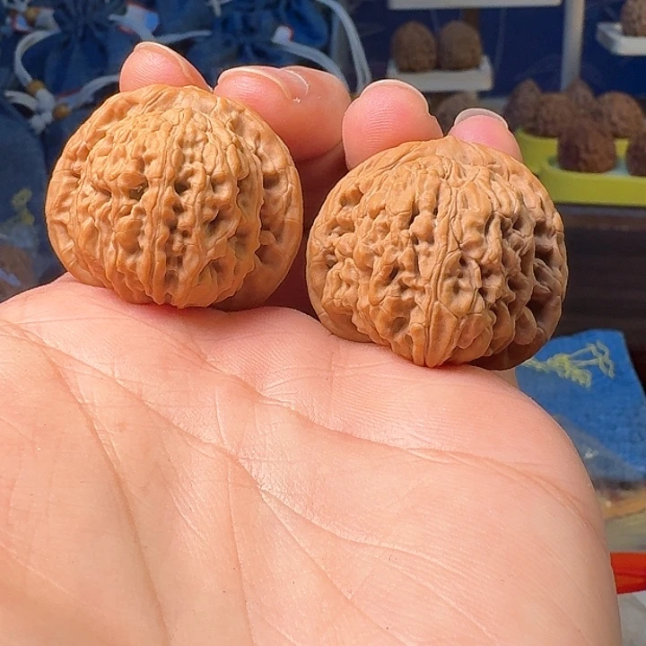 文玩核桃把件哎***咯四座楼