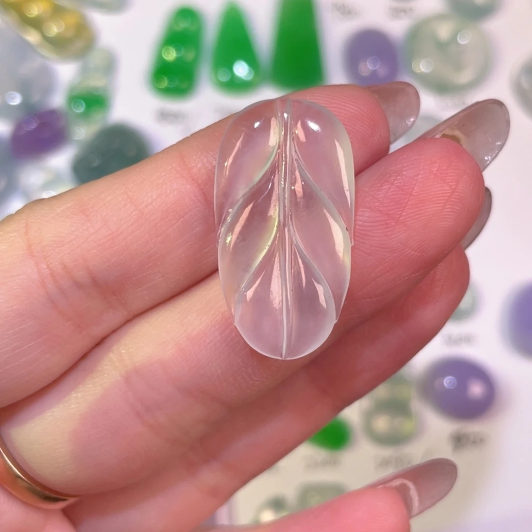 翡翠未镶嵌颈饰裸石