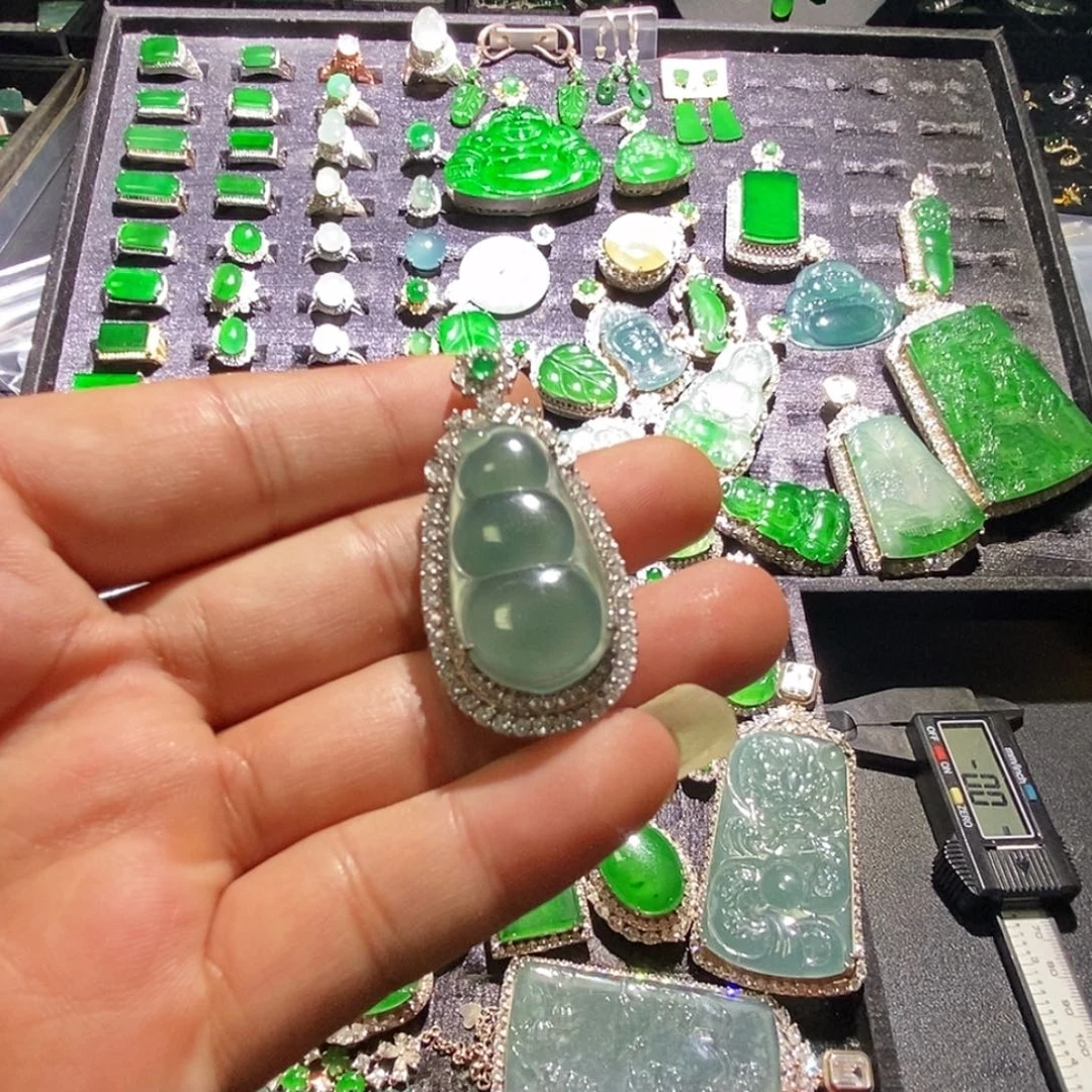 翡翠未镶嵌吊坠(赠链)A货翡翠1