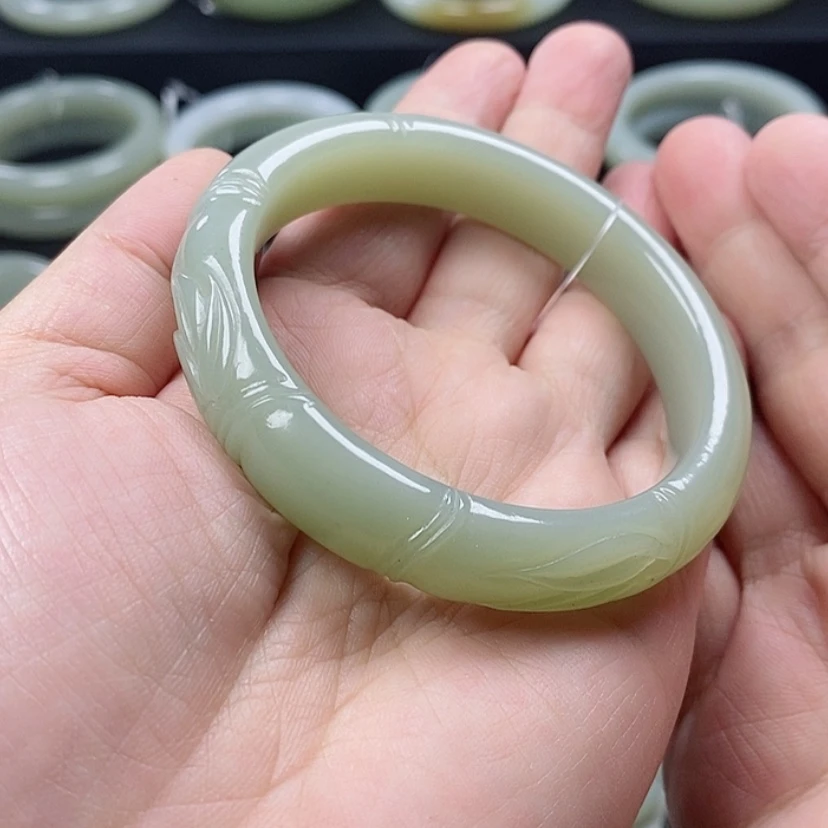 【闪购商品】未镶嵌手镯和田玉小*仔