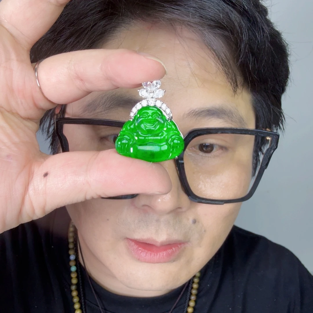 翡翠未镶嵌颈饰一件