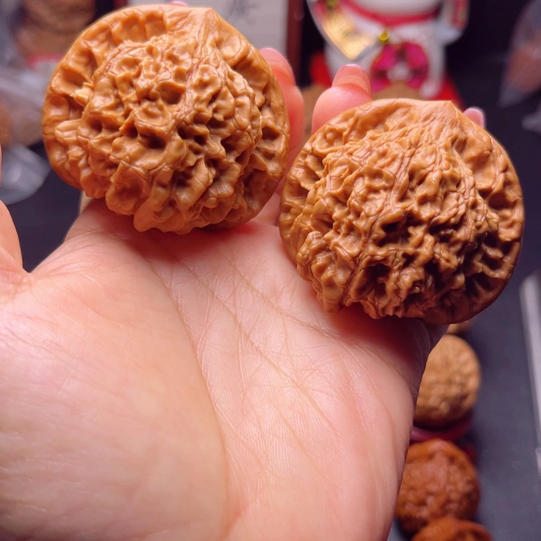 文玩核桃吊坠桃心肉麒麟官帽