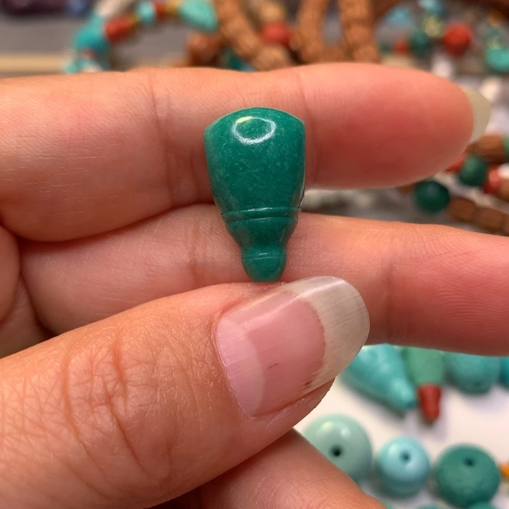 绿松石未镶嵌颈饰