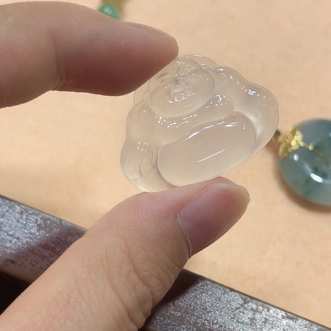 翡翠未镶嵌颈饰佛公