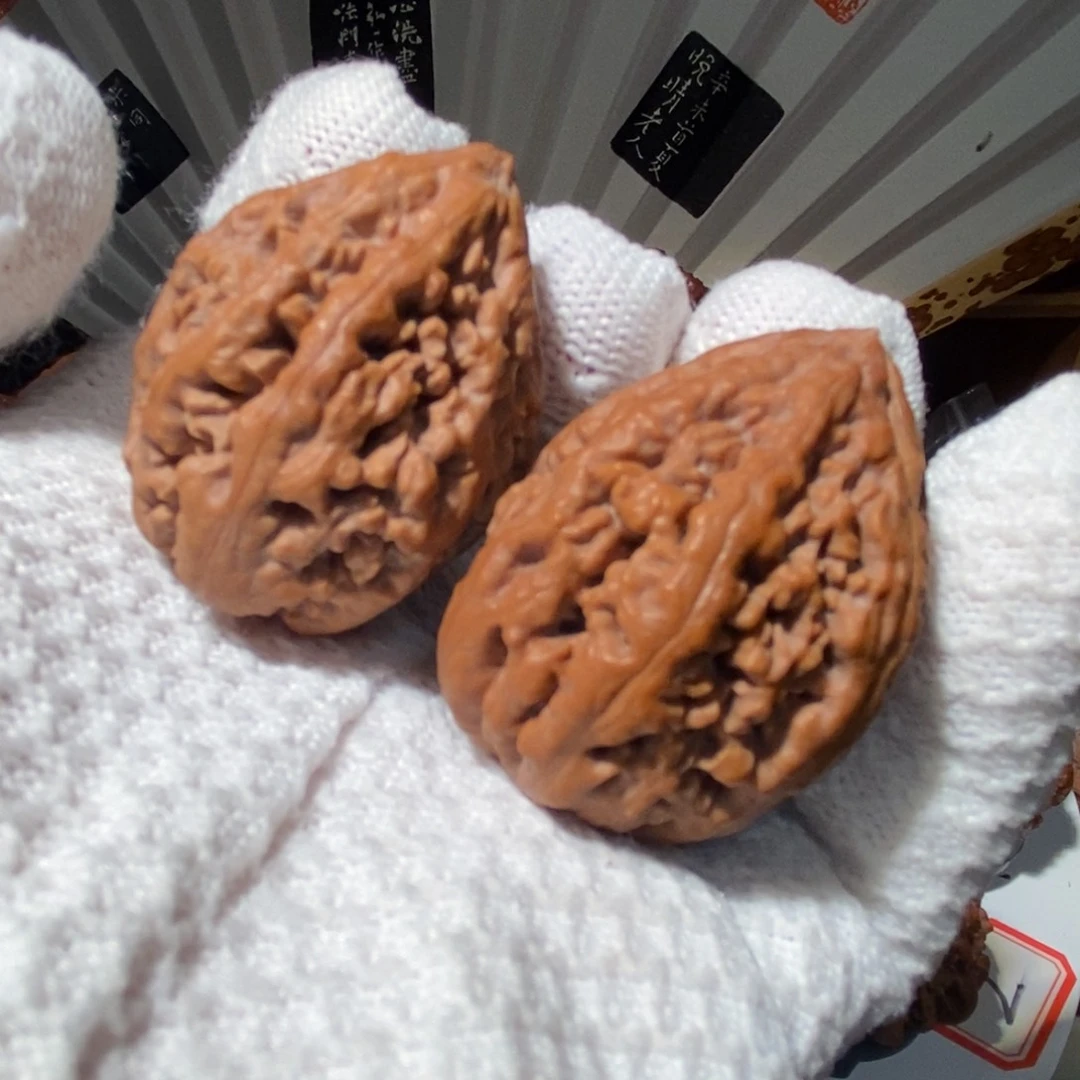 文玩核桃吊坠豆粒虎头