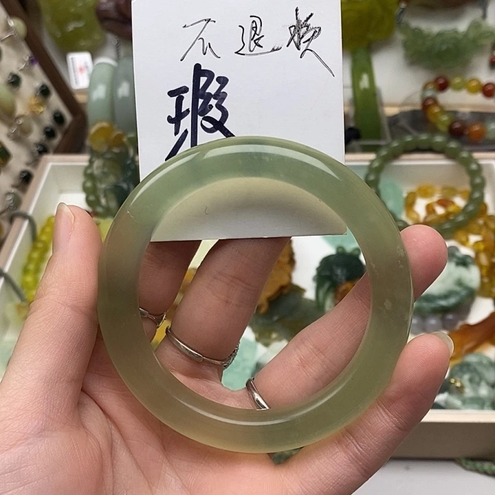 蛇纹石玉手镯未镶嵌