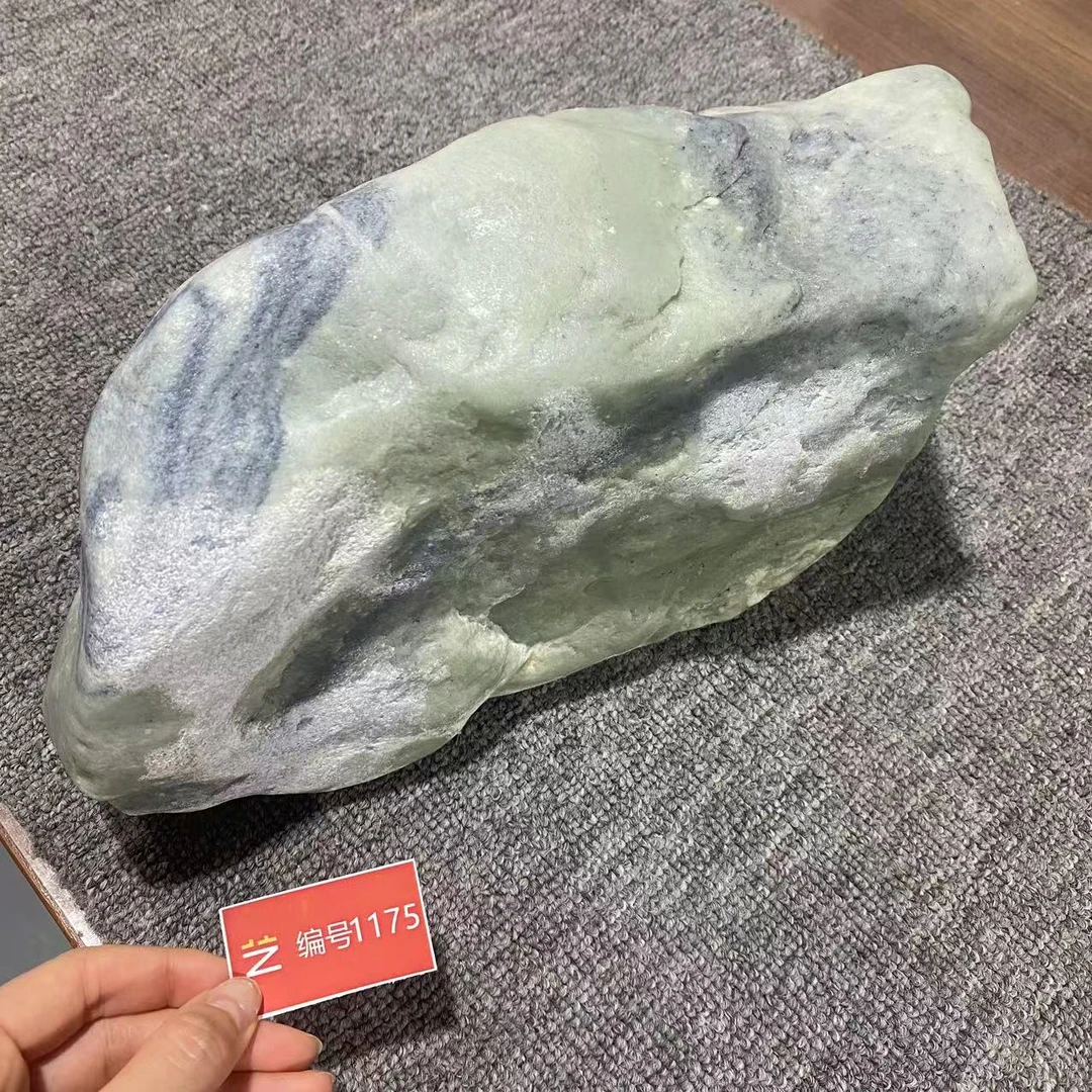 新疆玉料原石发一件编号1175