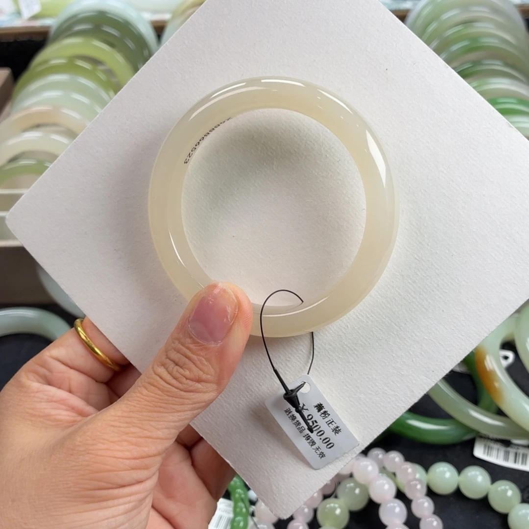 和田玉未镶嵌手镯藕粉小手30