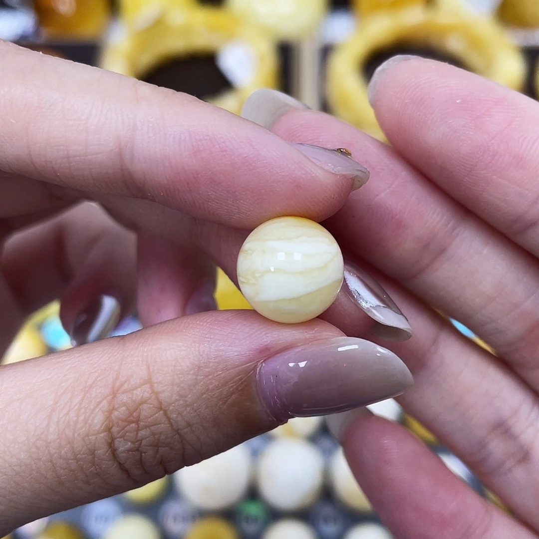 琥珀未镶嵌裸石11mm瑕 203