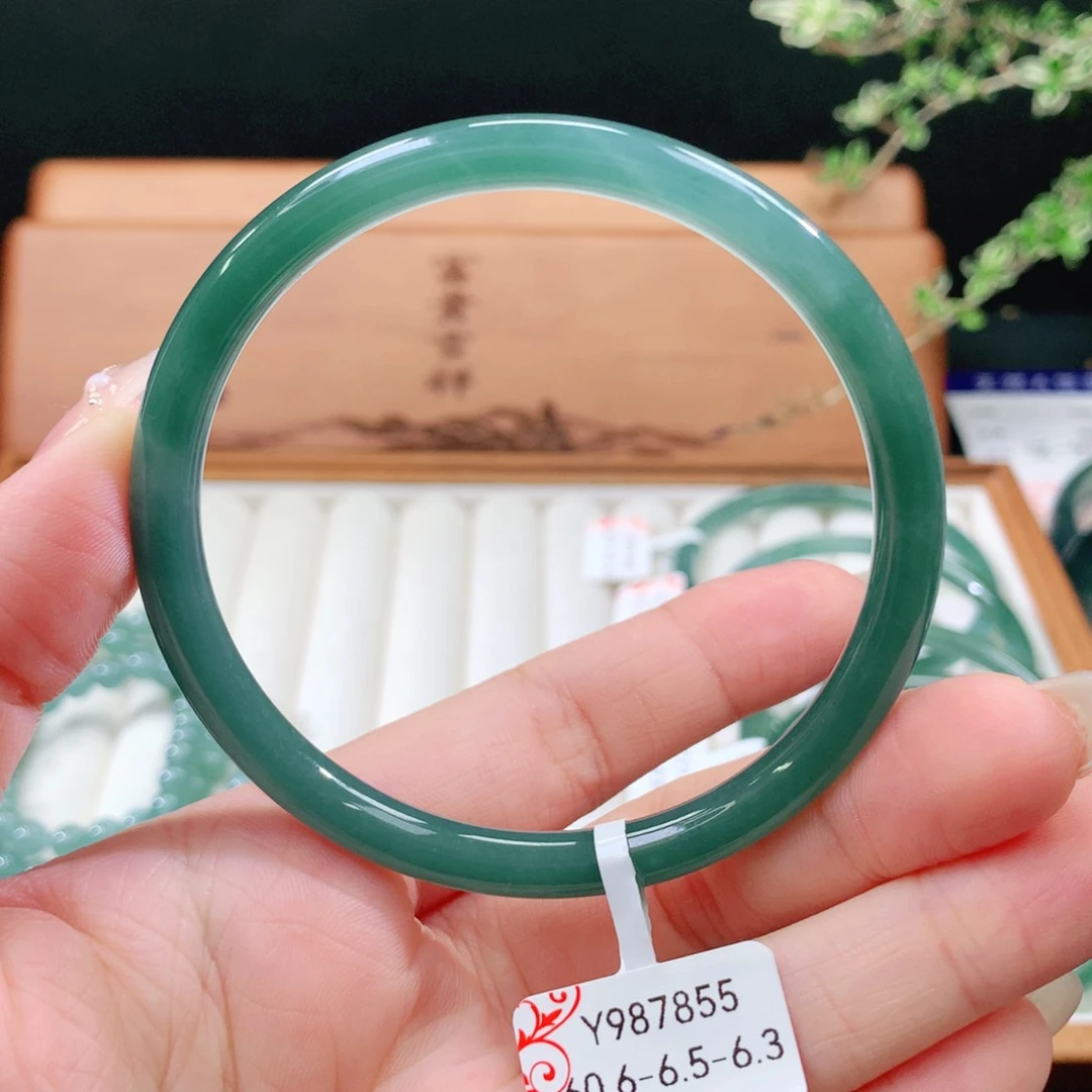 翡翠手镯未镶嵌天然