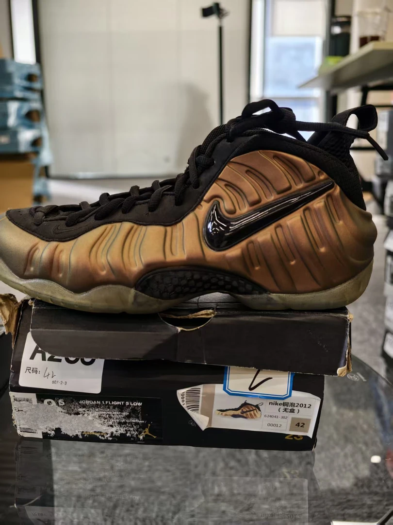 Nike 喷泡黑金高帮 42码 全新原盒 A265 11月25 gui