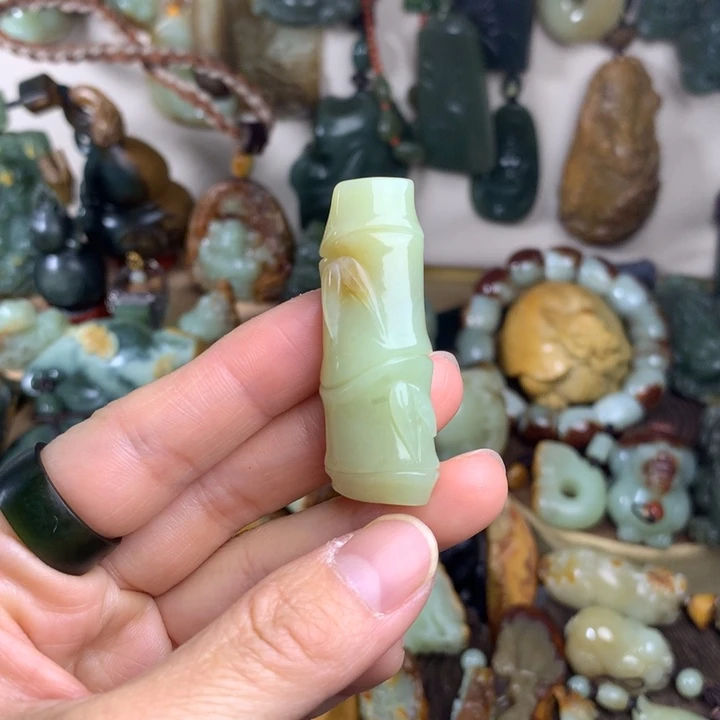 岫岩老玉（透闪石质玉）吊坠未镶嵌