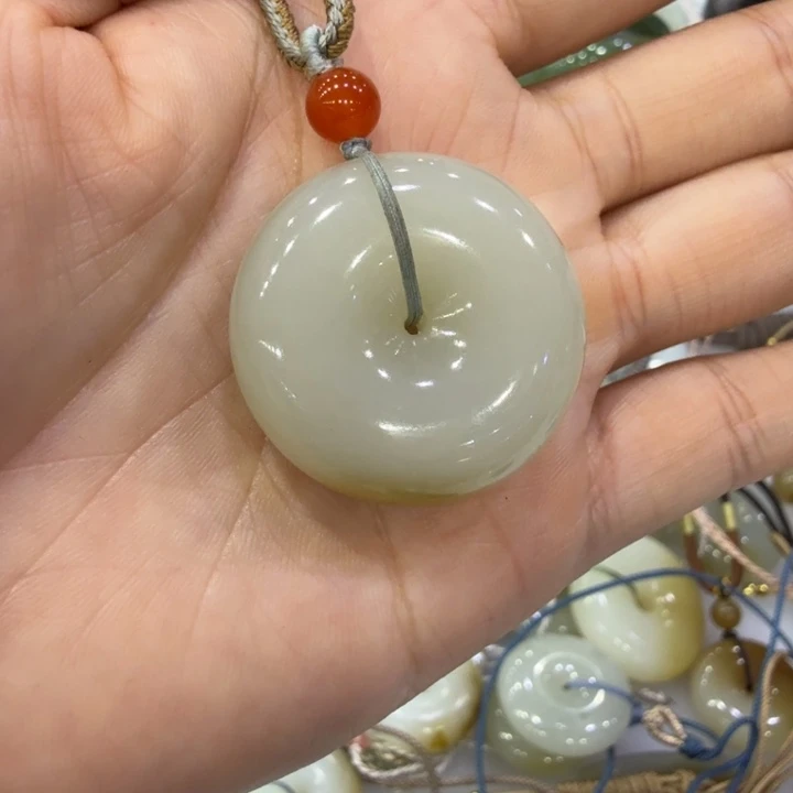 发***羊和田玉未镶嵌颈饰