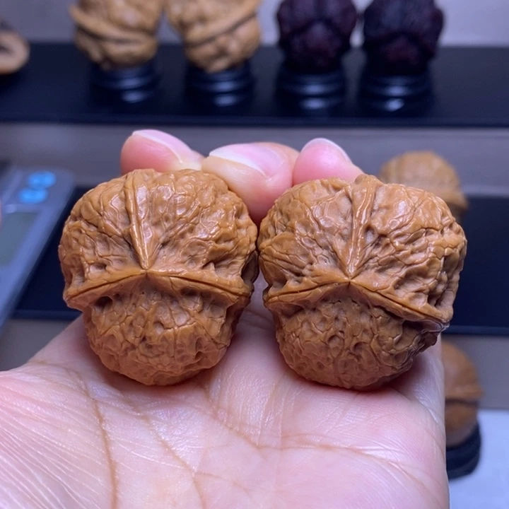 文玩核桃把件红宝石三楞29