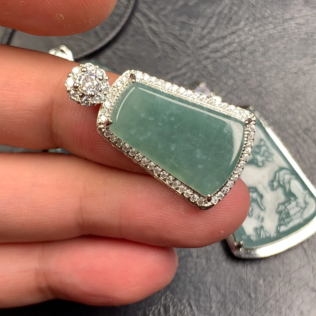 翡翠未镶嵌颈饰无事牌