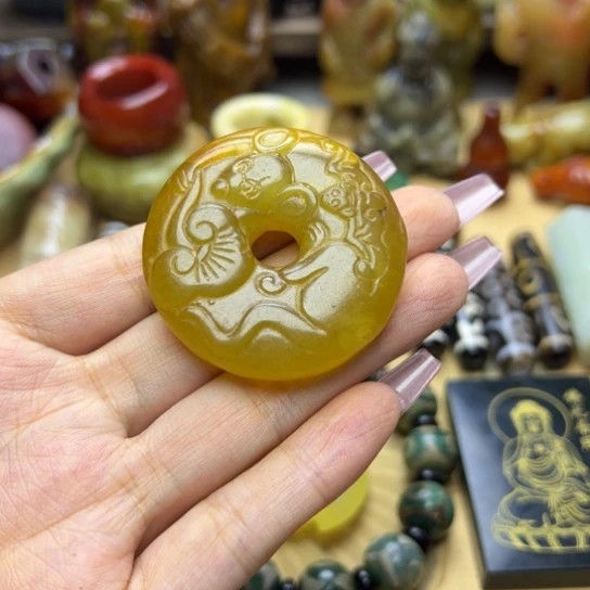 蛇纹石玉未镶嵌颈饰