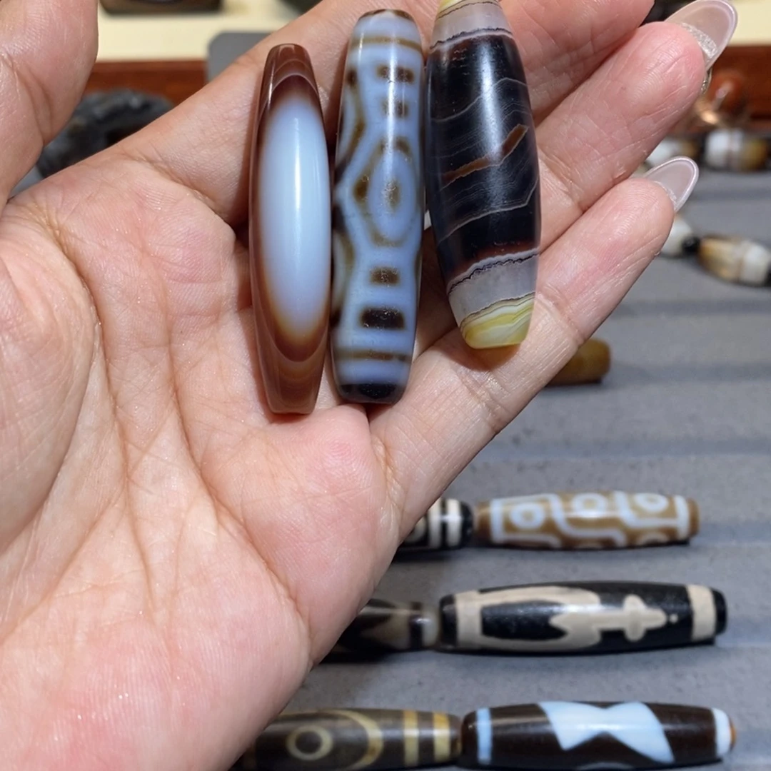 玛瑙/玉髓颈饰未镶嵌涅**生