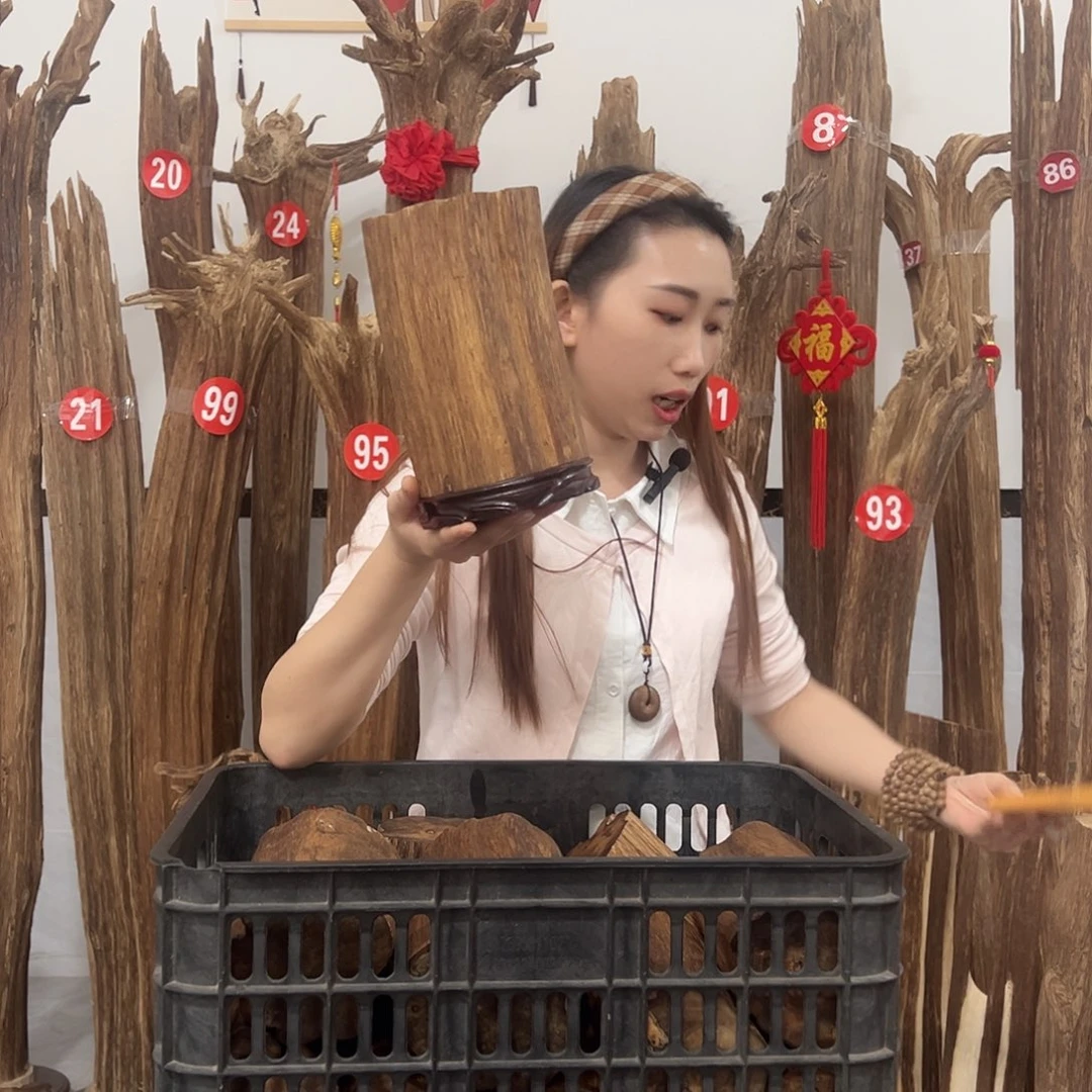 沉香碎屑沉香原材料