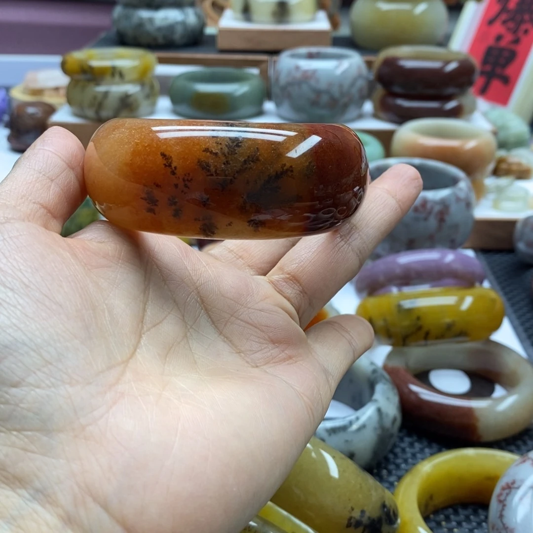 石英质玉手镯未镶嵌C****?