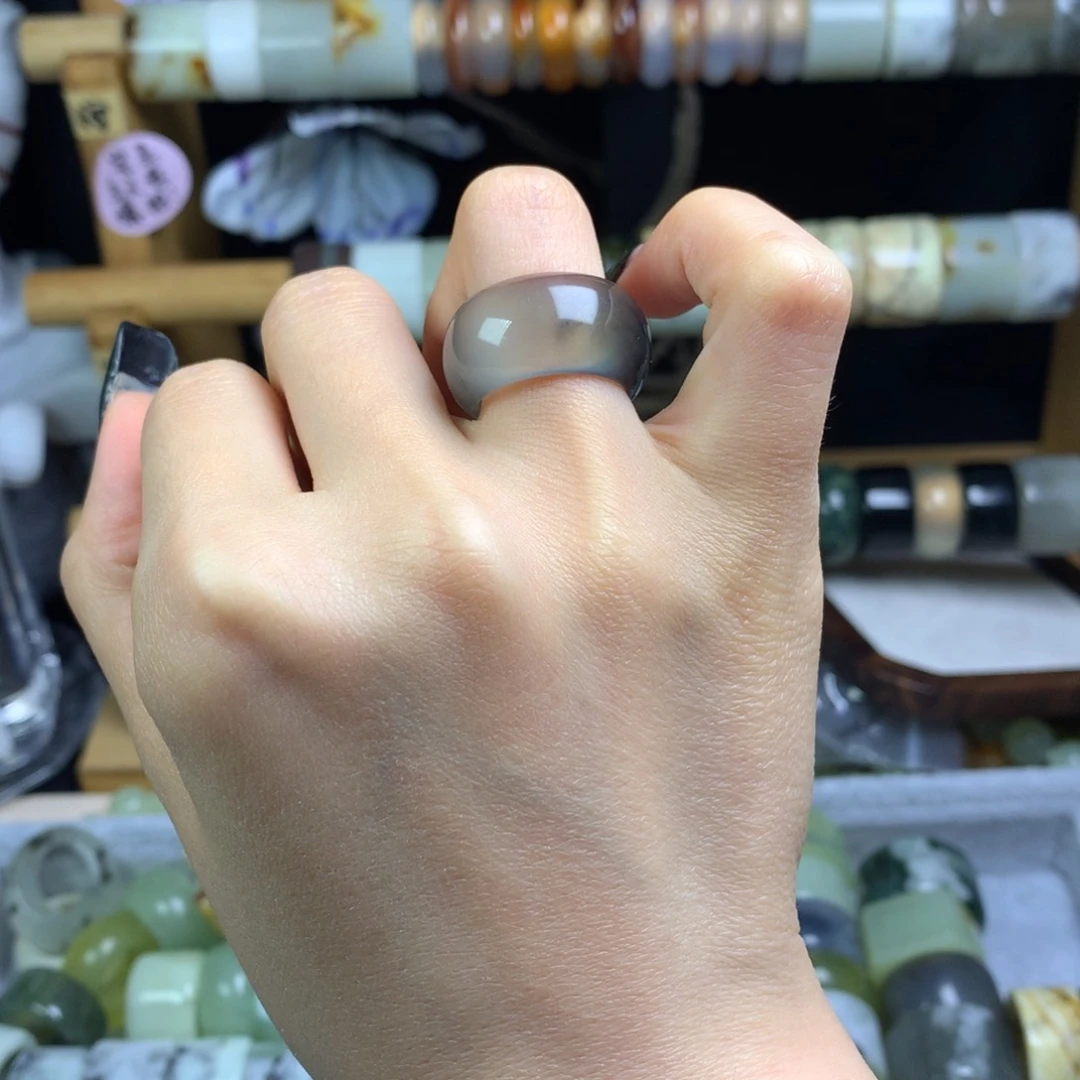 蛇纹石玉未镶嵌戒指?**y