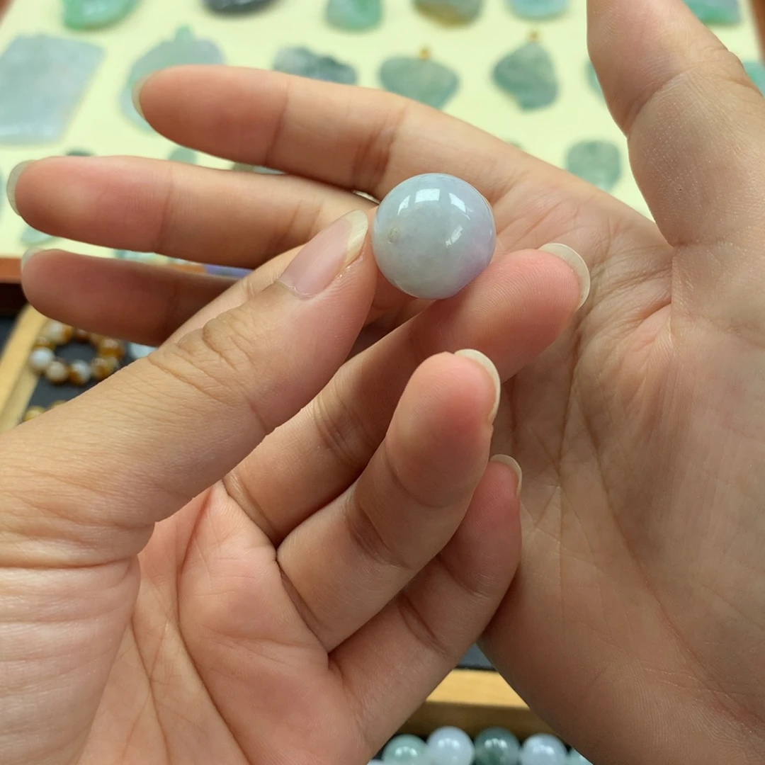 颈饰未镶嵌翡翠珠子