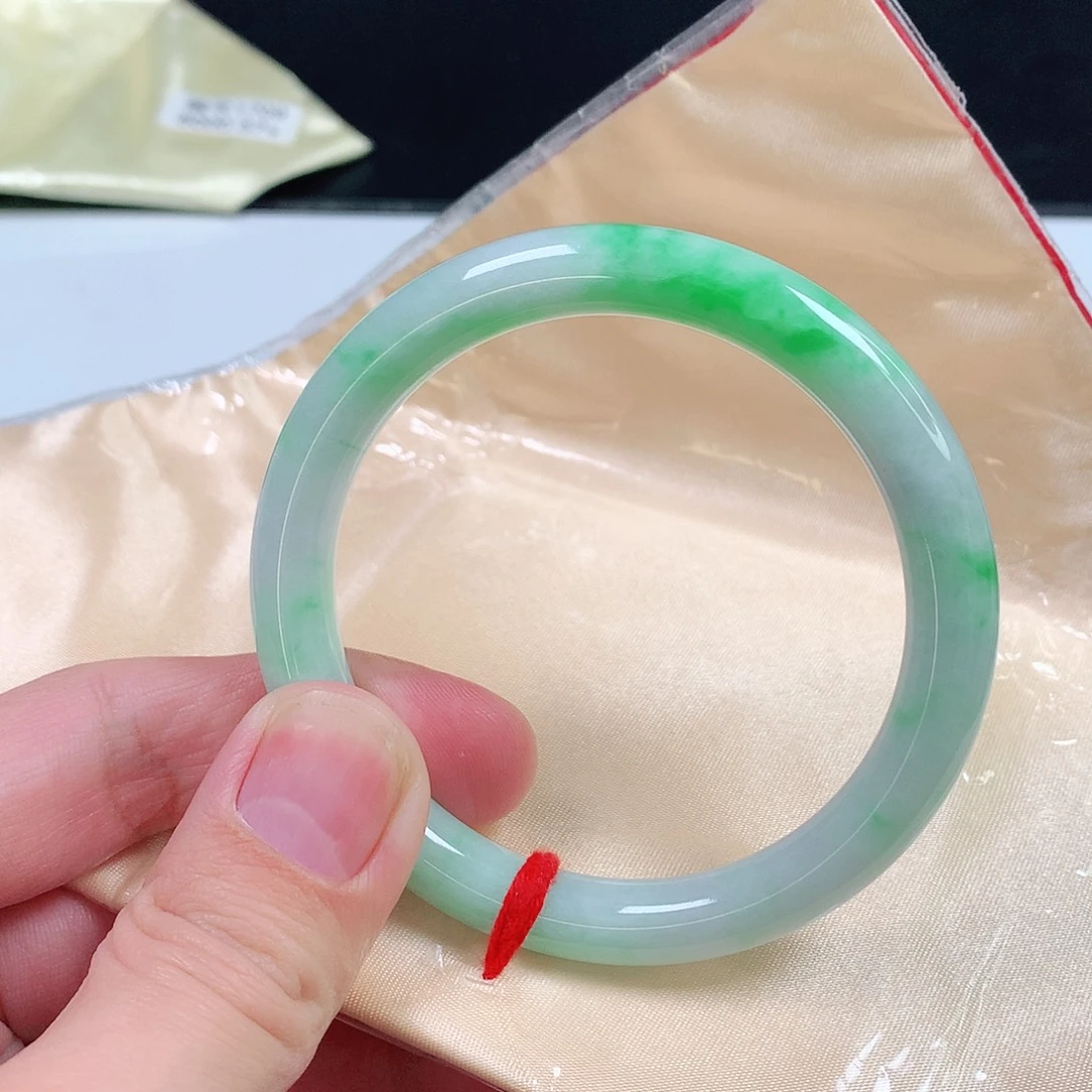 翡翠未镶嵌手镯555