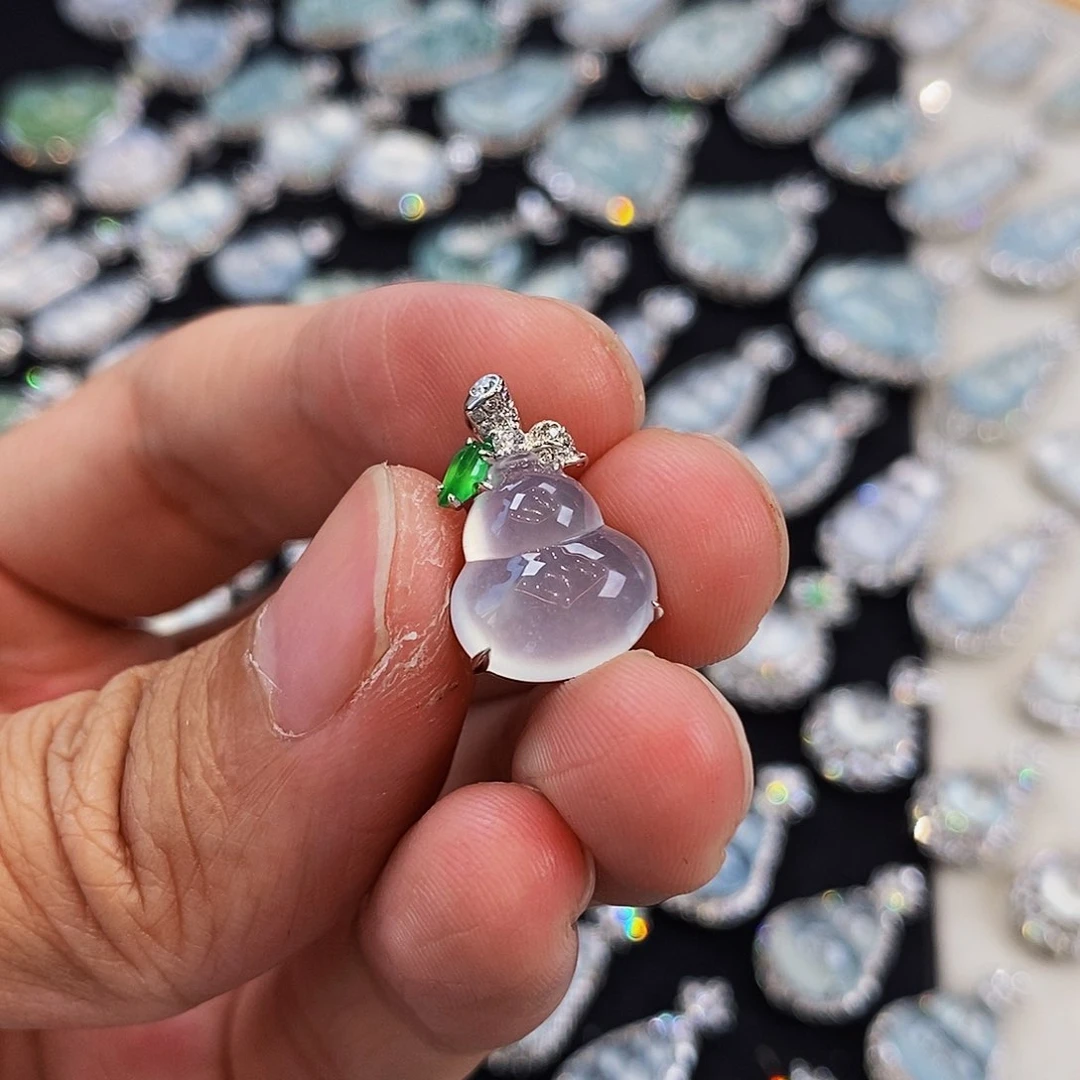 翡翠18K金镶嵌颈饰啊啊啊啊