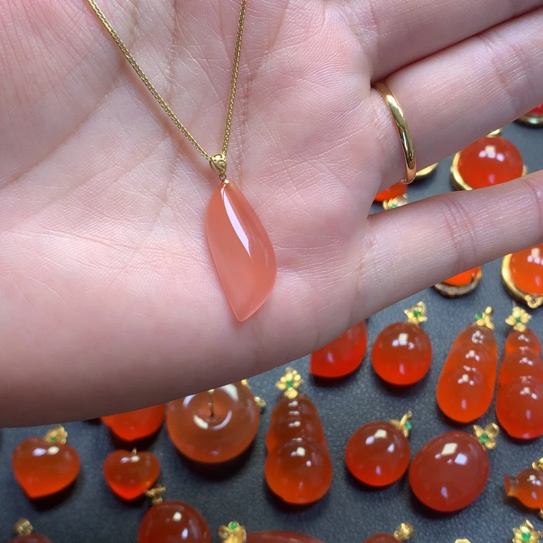 颈饰未镶嵌南红玛瑙