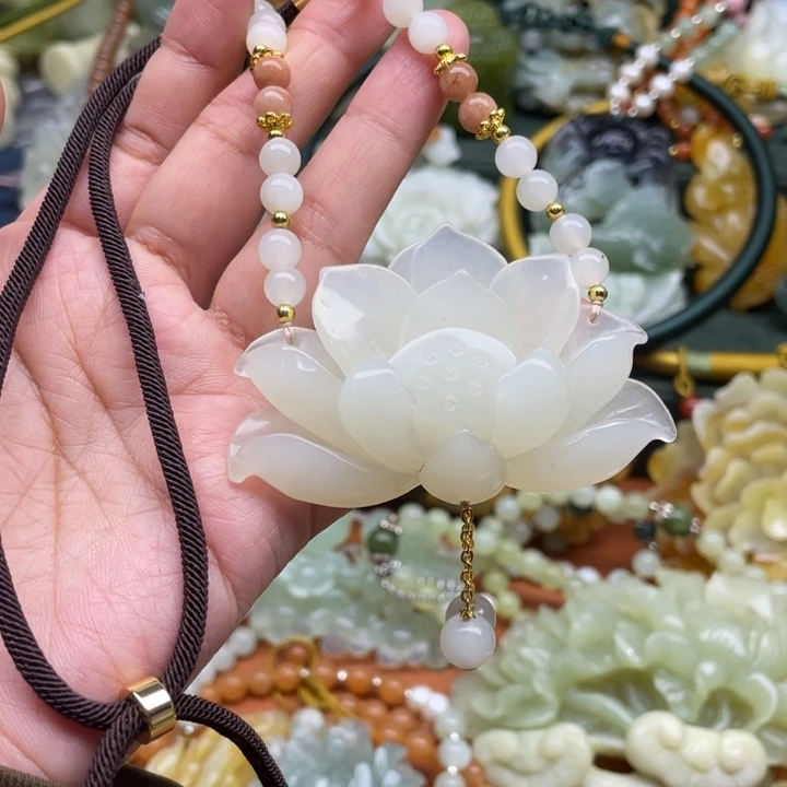 蛇纹石玉吊坠合金