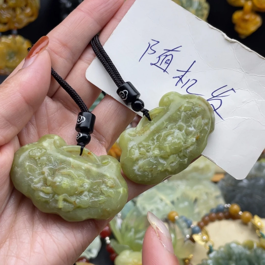 未镶嵌蛇纹石玉颈饰