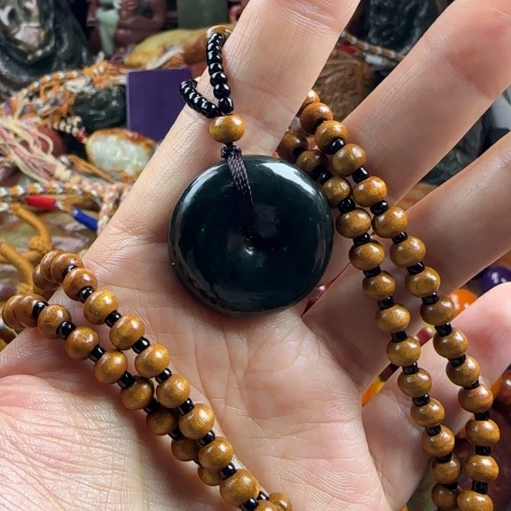 透闪石质玉未镶嵌珠宝奇石