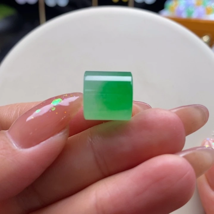 翡翠颈饰未镶嵌翡翠冰阳绿桶珠