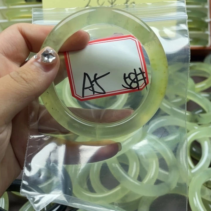 岫玉未镶嵌手镯拍一发一