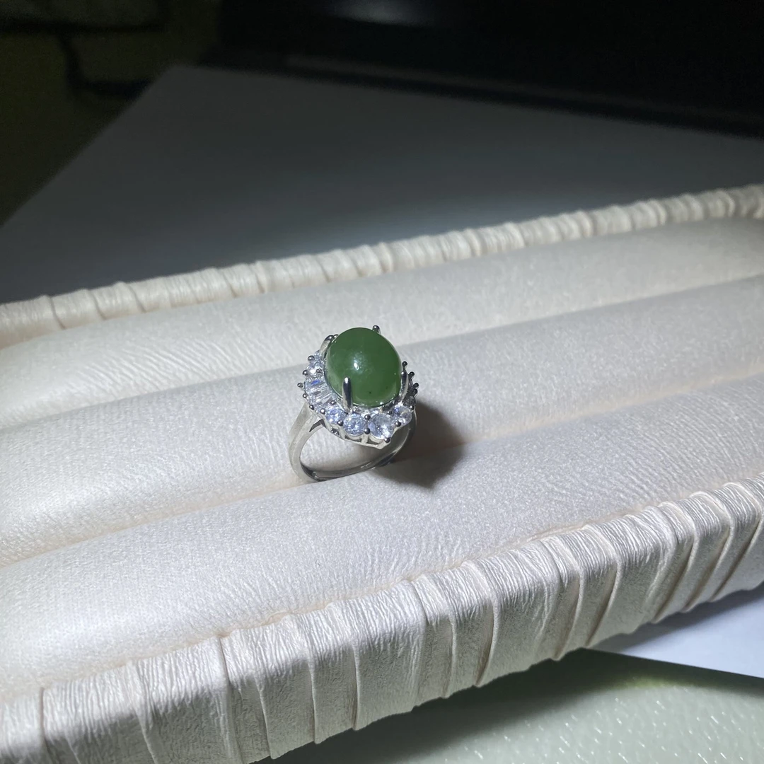 碧玉戒指圆戒面绿色