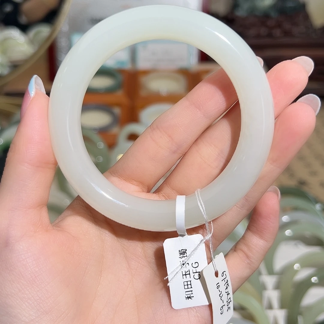 未镶嵌手镯和田玉荔枝暖白 57