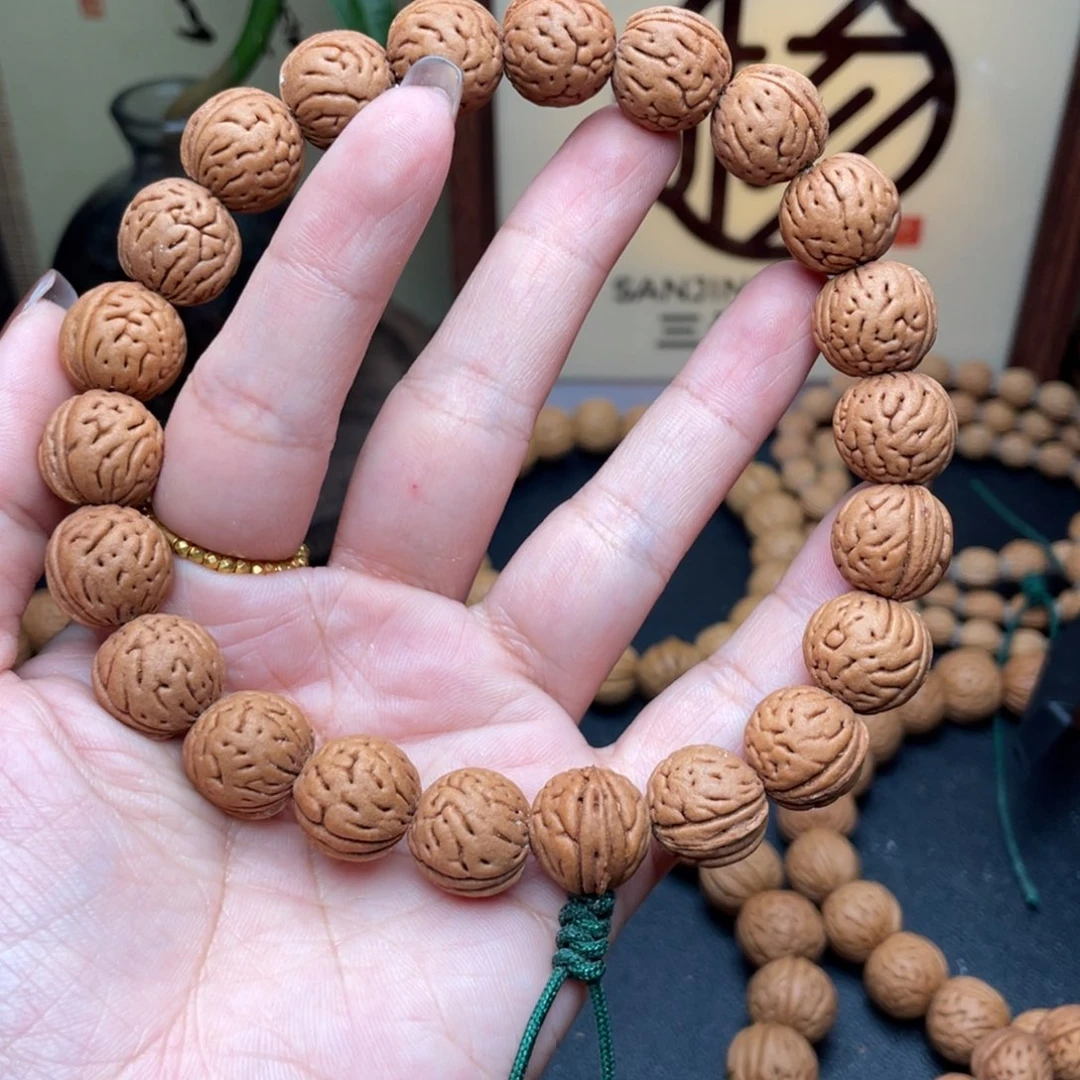 哇***鸭14野生红皮肌肉桃核手持