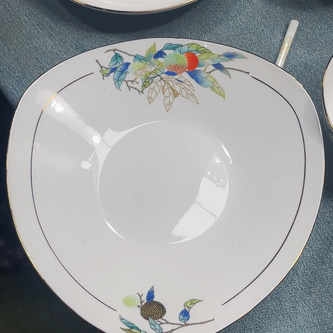 瓷片荔枝三脚盘二个哇塞